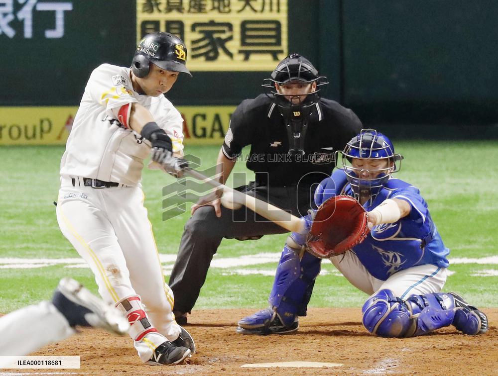 Baseball: Hawks come from behind for 2-0 Japan Series lead