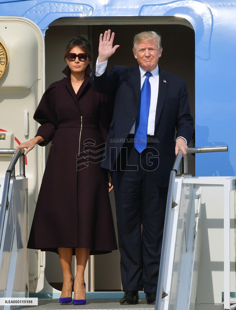 Trump arrives in S. Korea
