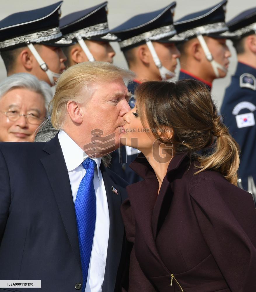Trump arrives in S. Korea