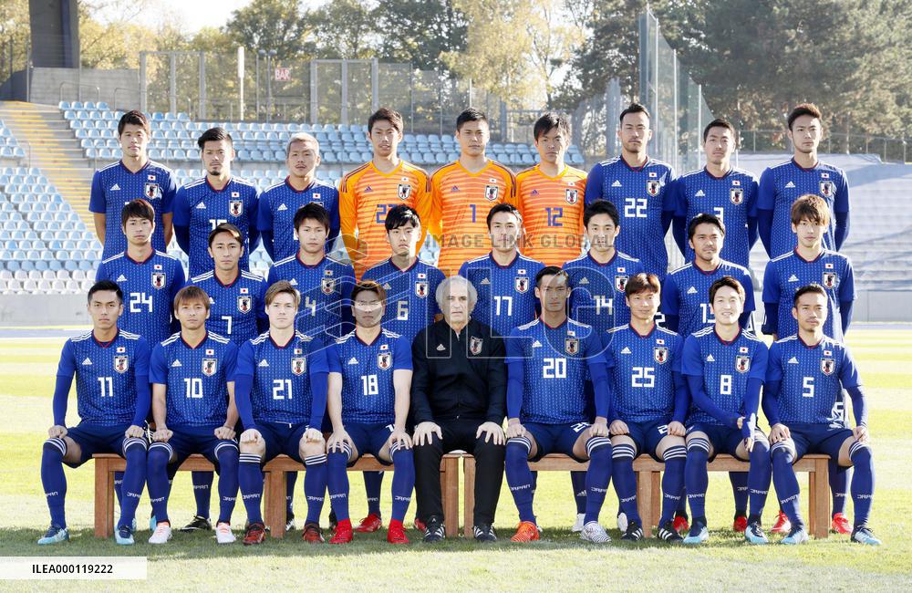 Soccer: Japan players put on new shirts for World Cup