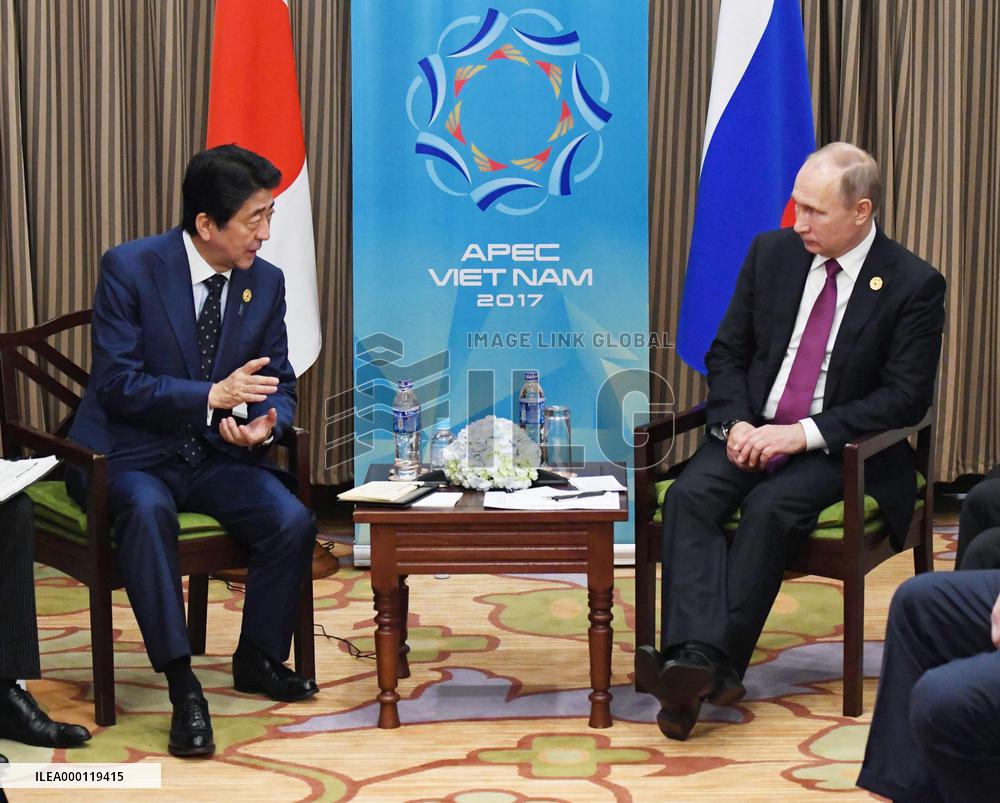 Abe, Putin agree to strictly implement U.N. sanctions on N. Korea