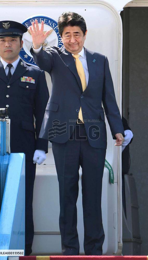 Abe departs for Philippines