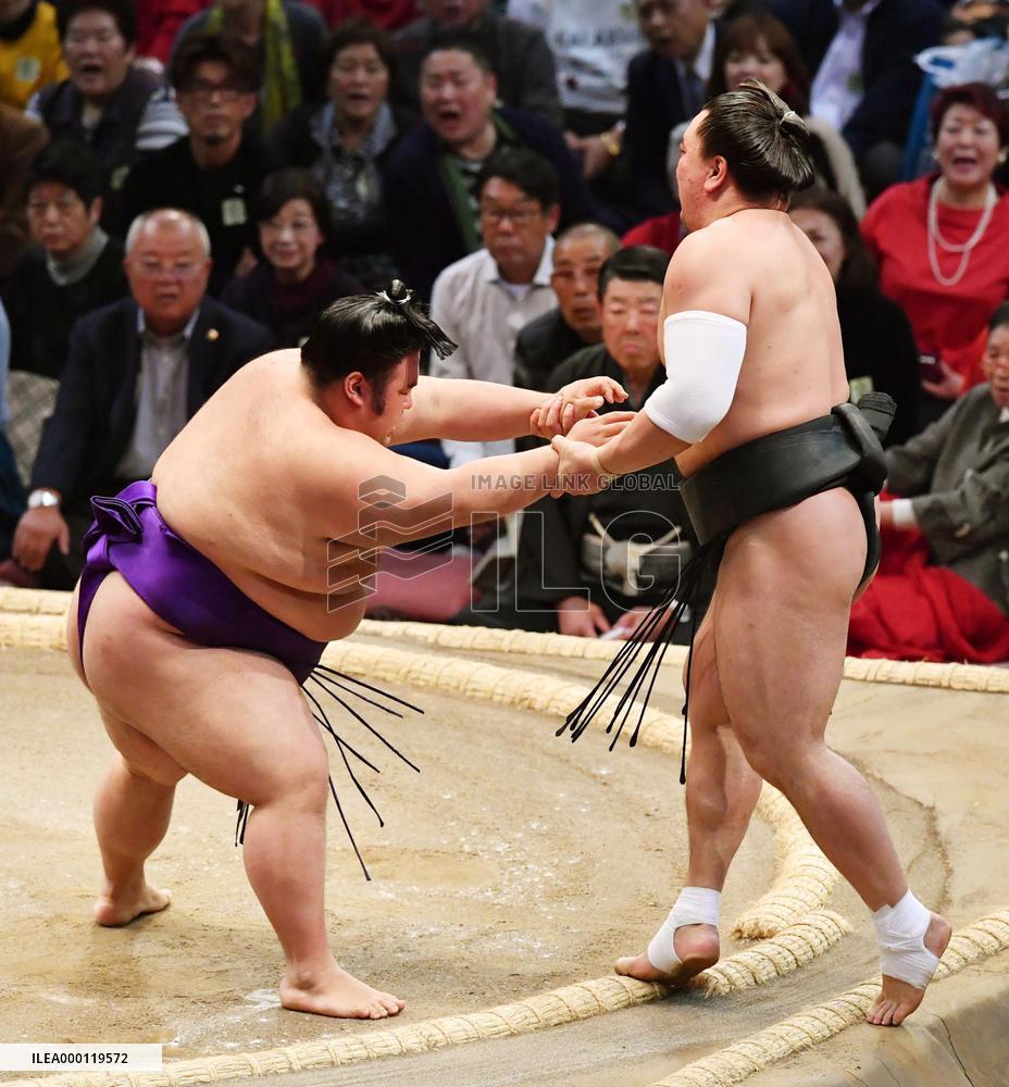 Sumo: Grand champion Harumafuji suspected of assault
