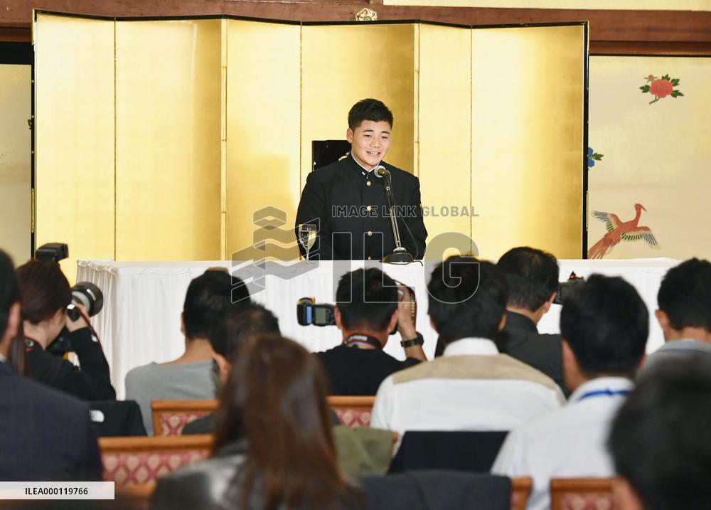 High school slugger Kiyomiya agrees to join Fighters