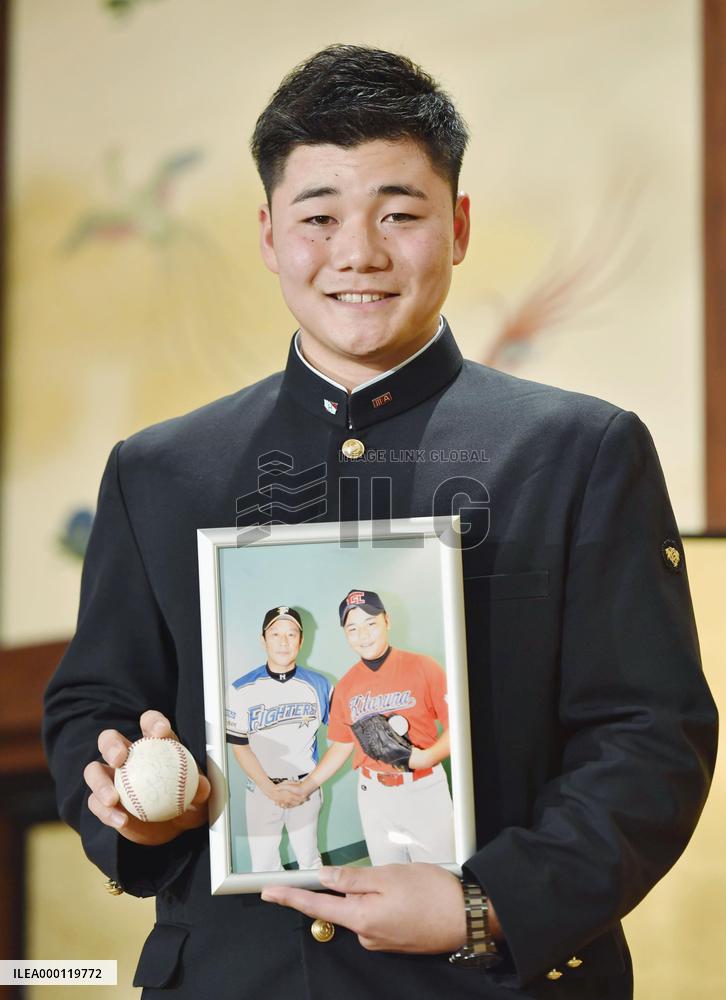 High school slugger Kiyomiya agrees to join Fighters