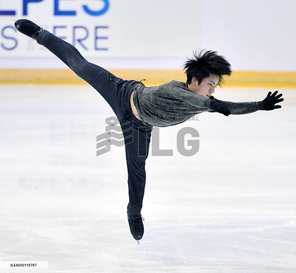Figure skating: Internationaux de France official practice