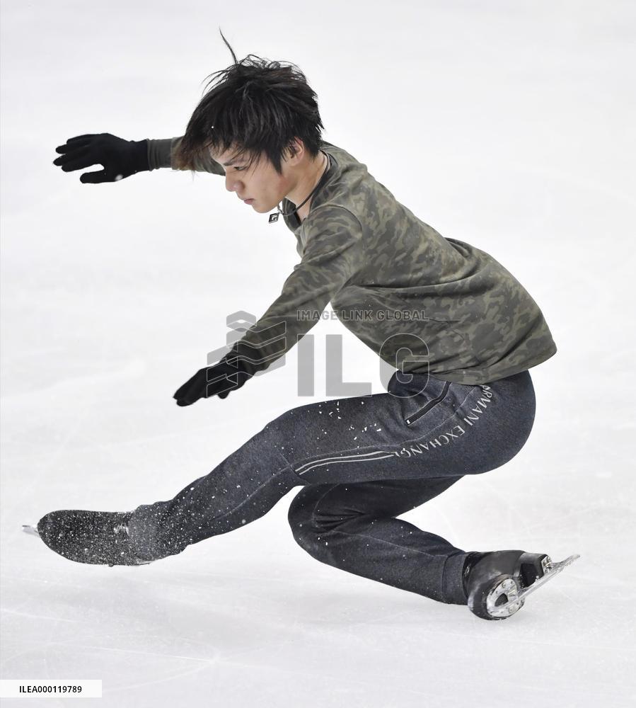 Figure skating: Internationaux de France official practice
