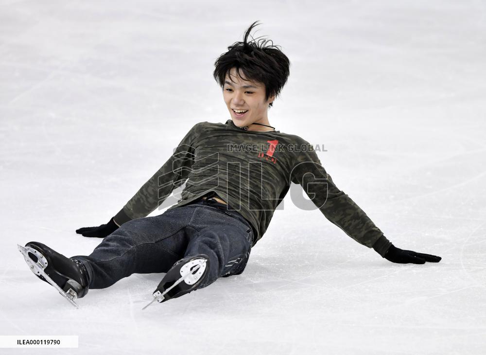 Figure skating: Internationaux de France official practice