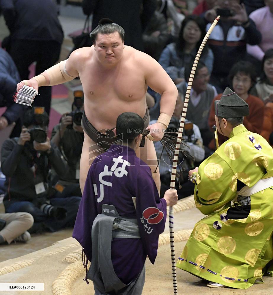 Sumo: Hakuho bounces back from defeat