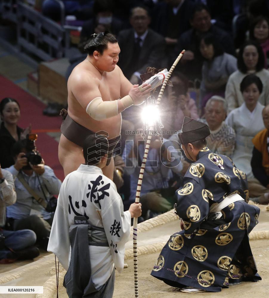 Sumo: Hakuho clinches 40th grand sumo c'ship