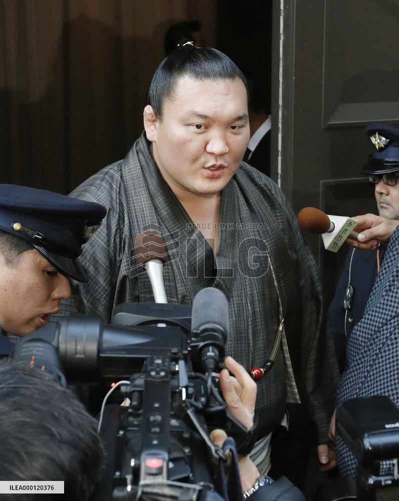 Police quiz sumo grand champ Hakuho as witness in assault case