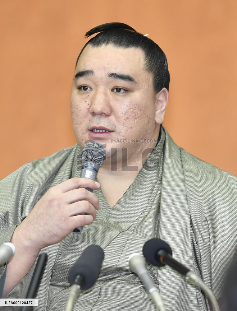Sumo: Grand champion Harumafuji retires over drunken assault