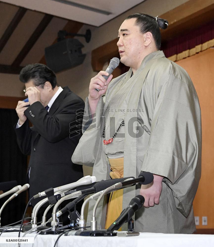 Sumo: Grand champion Harumafuji retires over drunken assault