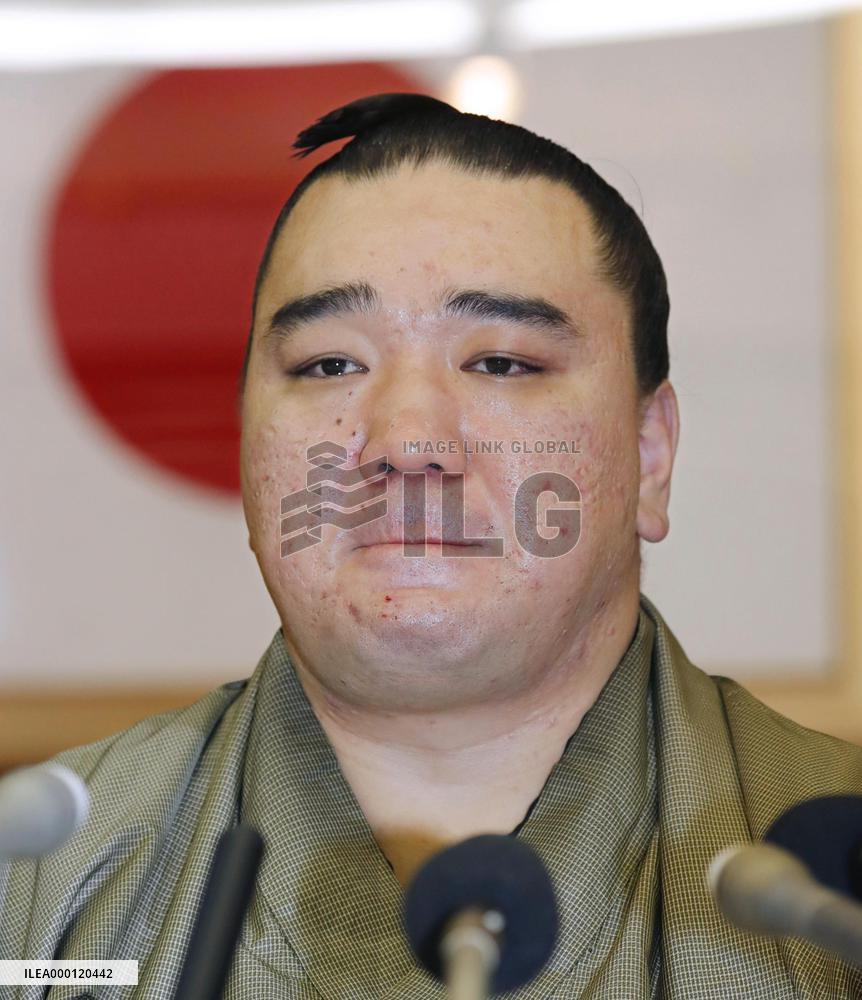Sumo: Grand champion Harumafuji retires over drunken assault