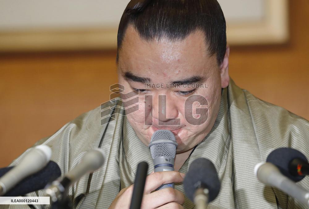 Sumo: Grand champion Harumafuji retires over drunken assault