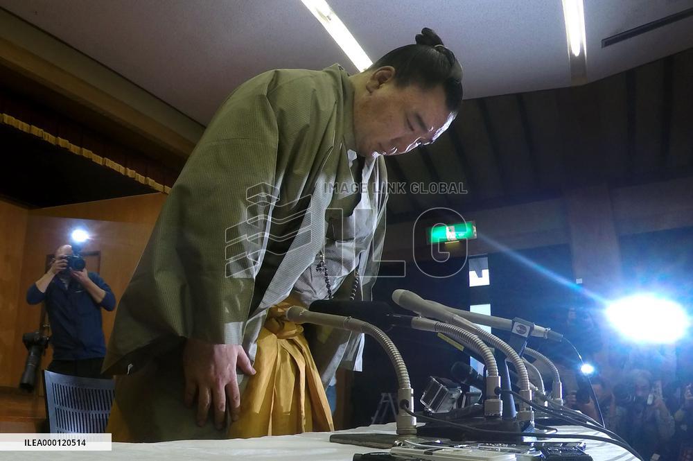 Sumo: Grand champion Harumafuji retires