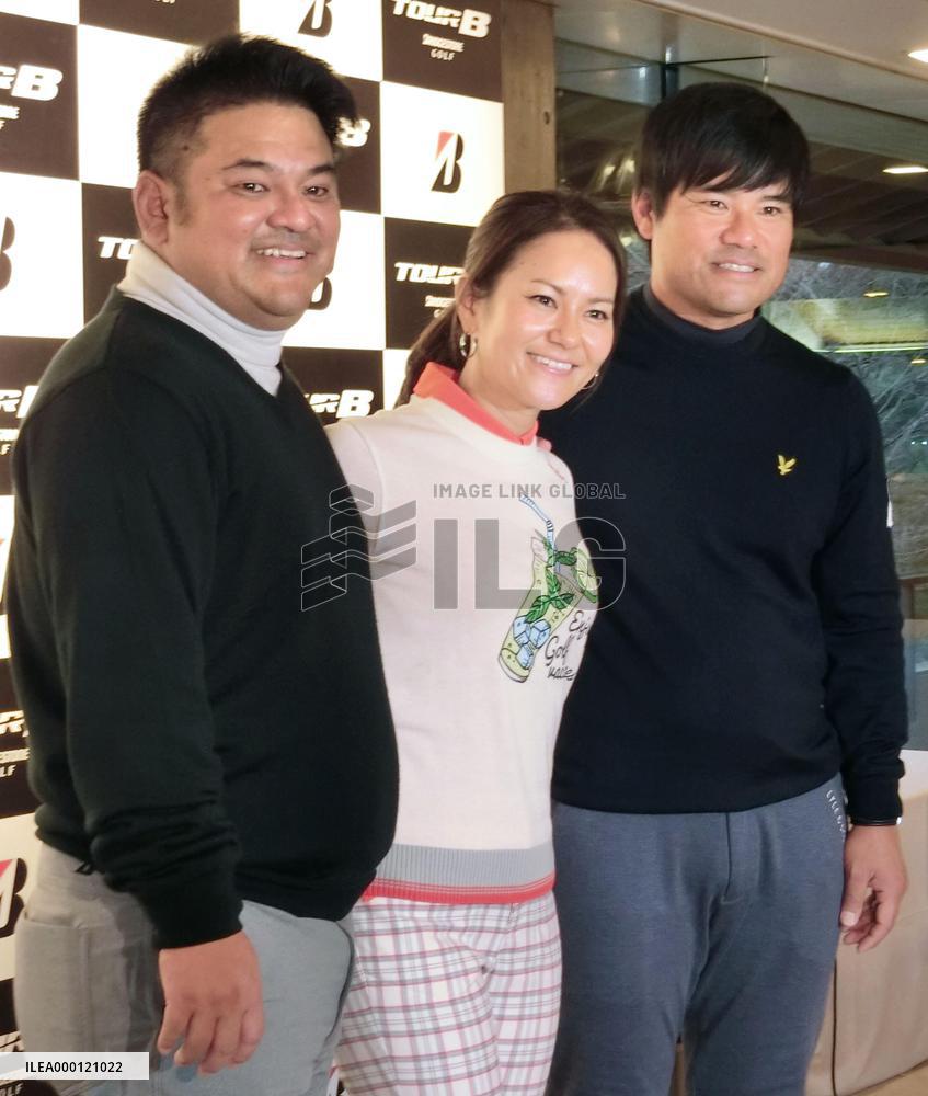 Golf: Ai Miyazato and her brothers at fan event