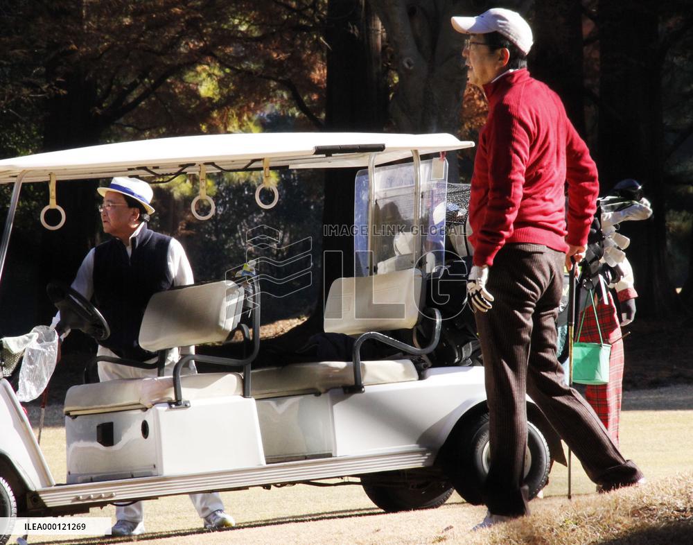 Abe plays golf