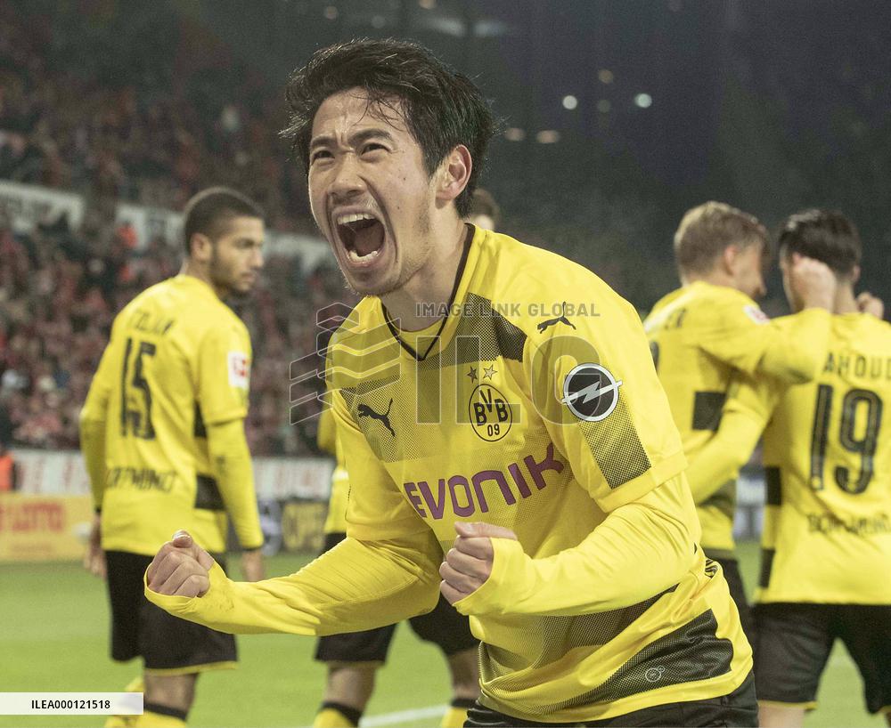 Football: Dortmund beat Mainz in Bundesliga