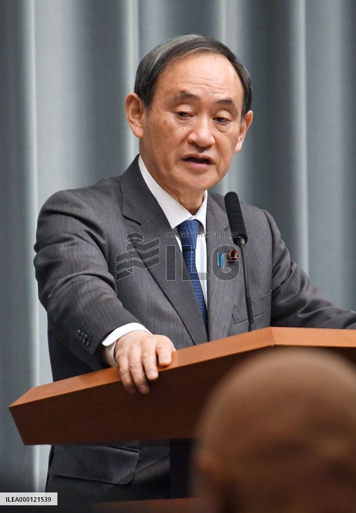 Window falls from U.S. military chopper onto Okinawa school grounds