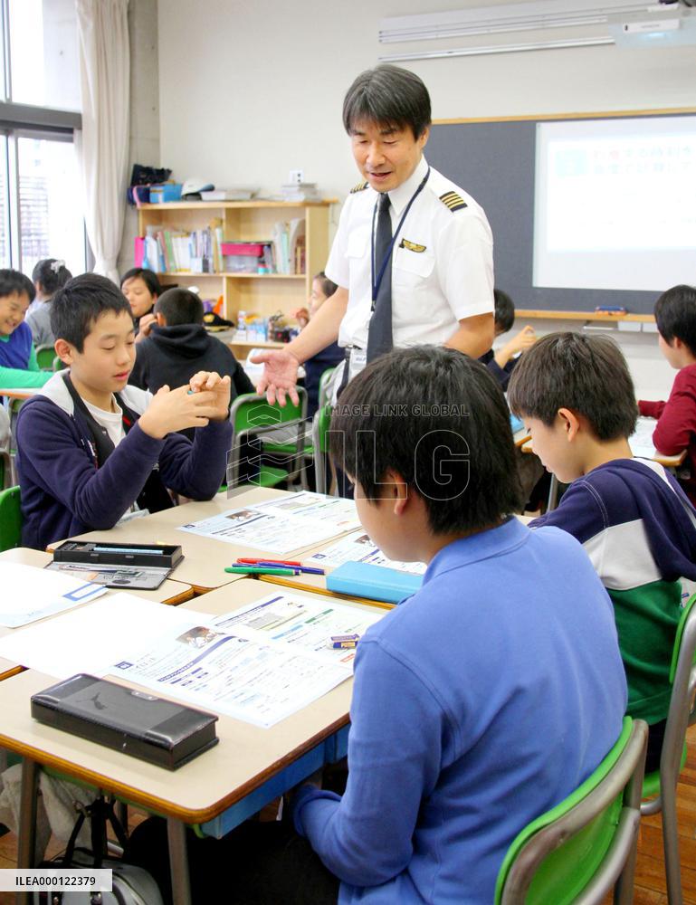Japan aiming to counter expected pilot shortage around 2030