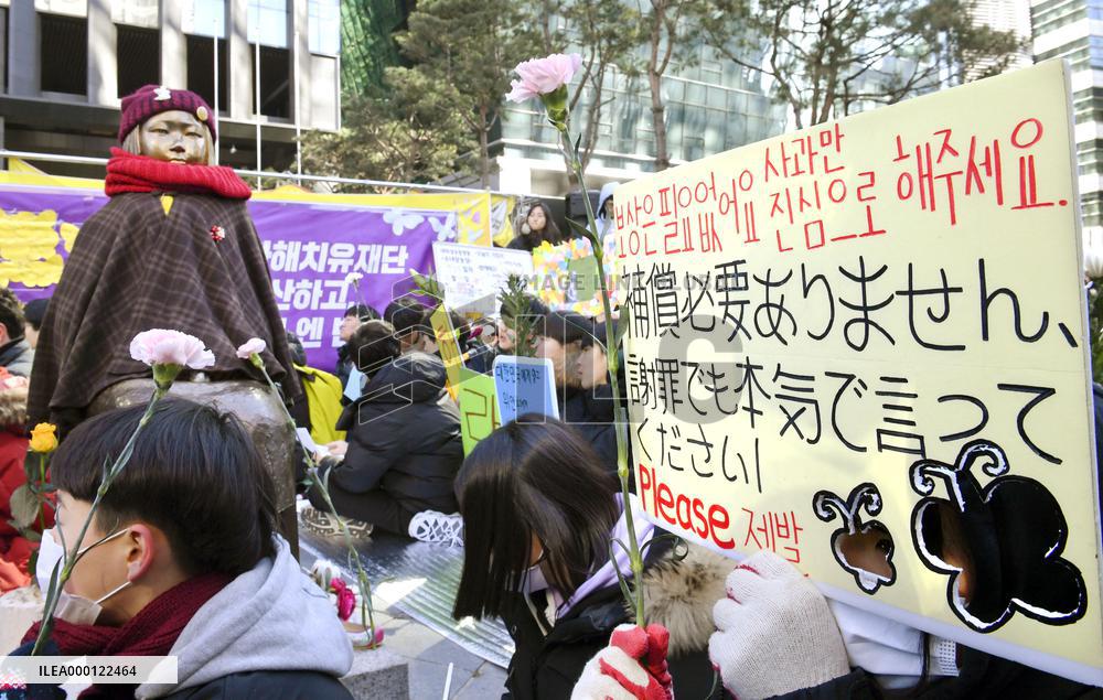 South Korea-Japan "comfort women" deal