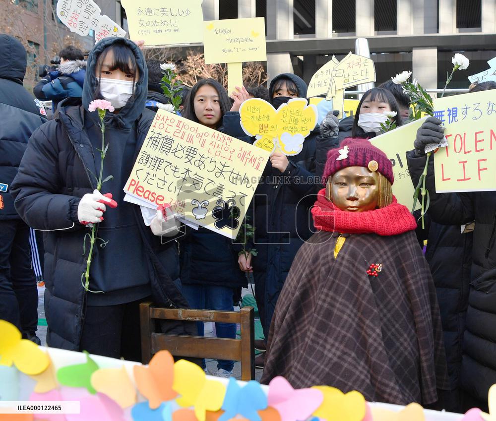 South Korea-Japan "comfort women" deal