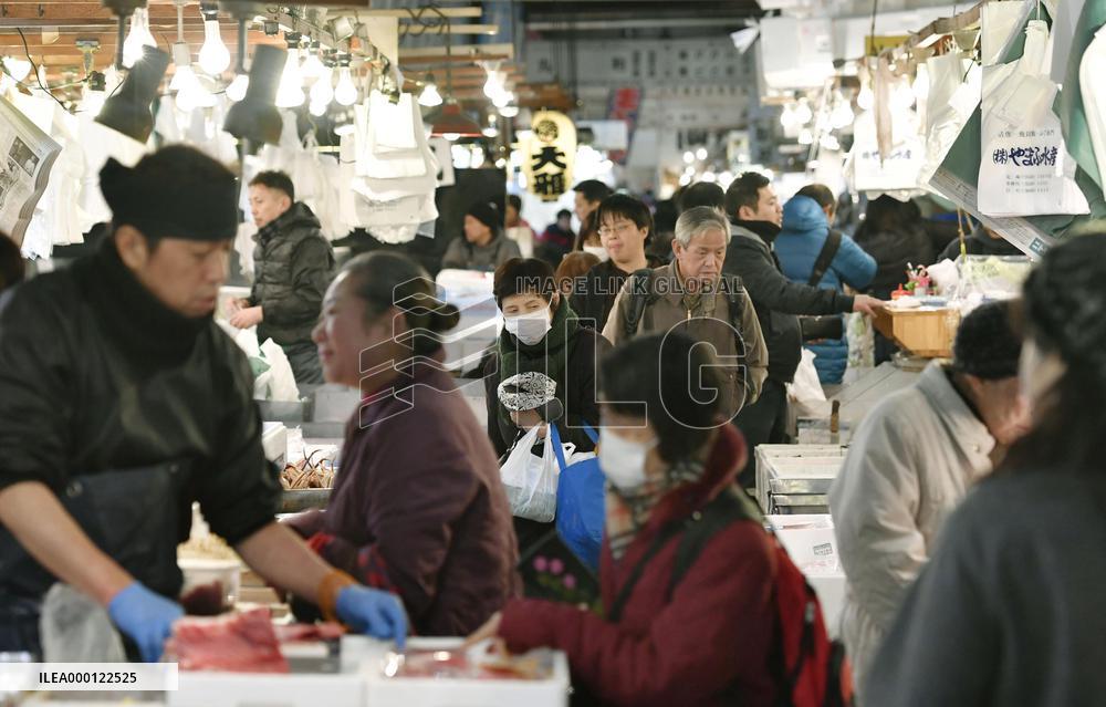 Shoppers at Tsukiji fish market