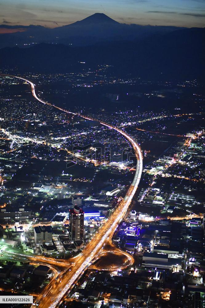 Highway congested with travelers heading for New Year holidays