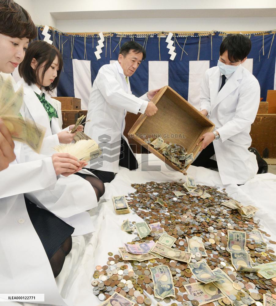 New Year offering at Kyoto shrine