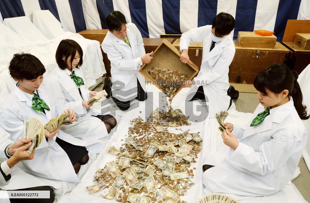 New Year offering at Kyoto shrine