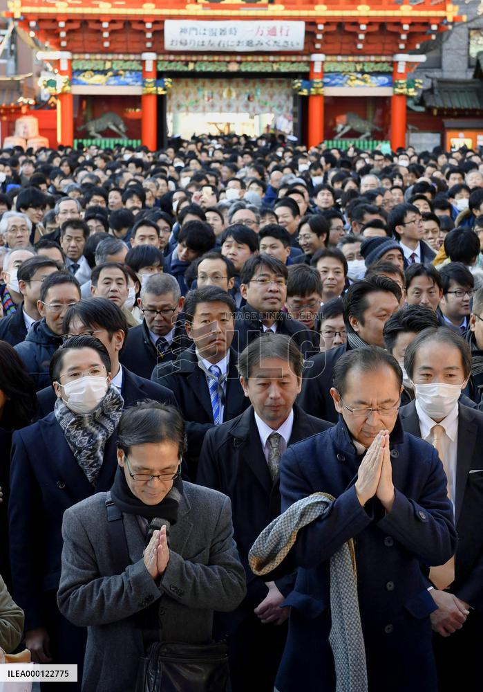 Businessmen pray for success at Tokyo shrine