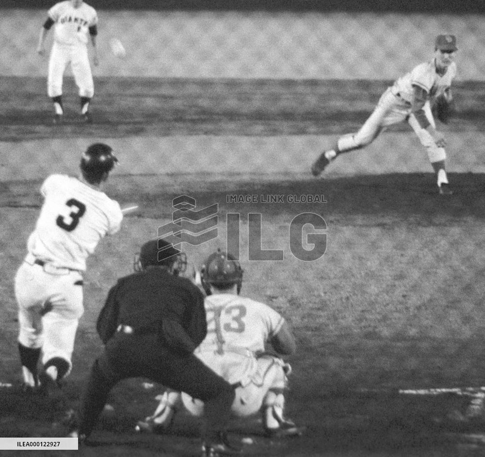 Former baseball manager Hoshino dies