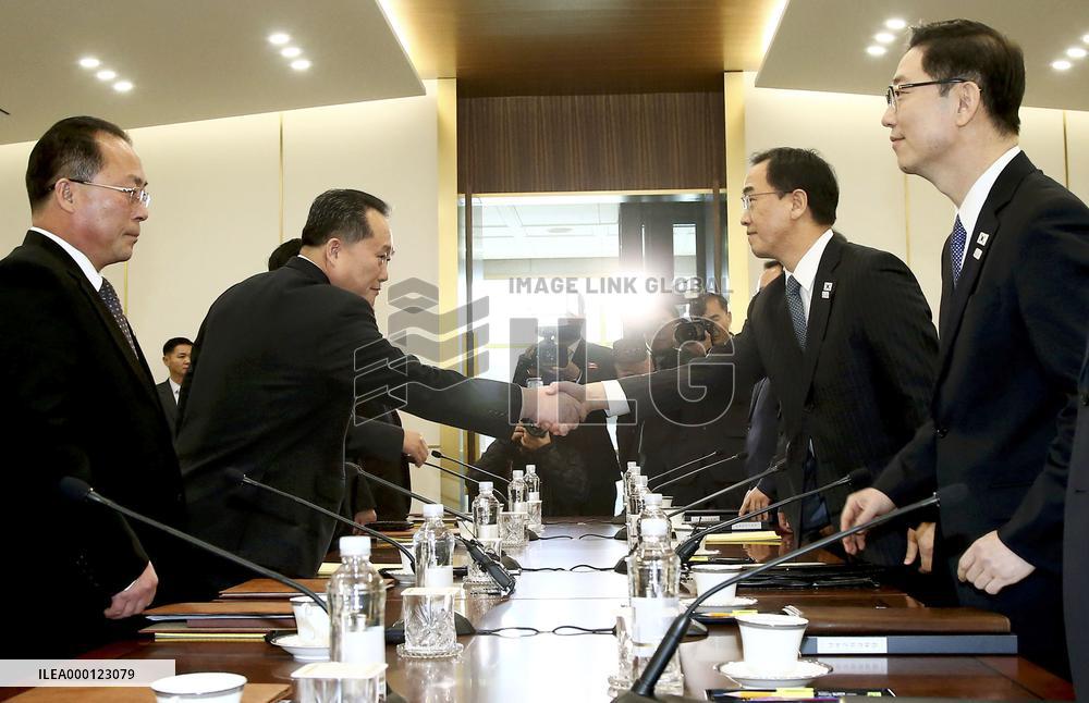 2 Koreas agree on Olympics, military talks