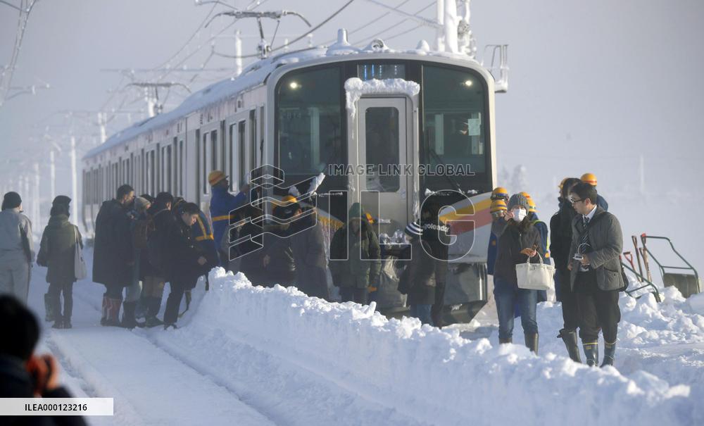 Train stranded by heavy snowfall in Japan