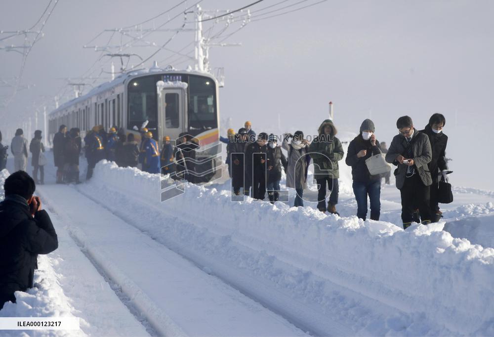 Train stranded by heavy snowfall in Japan