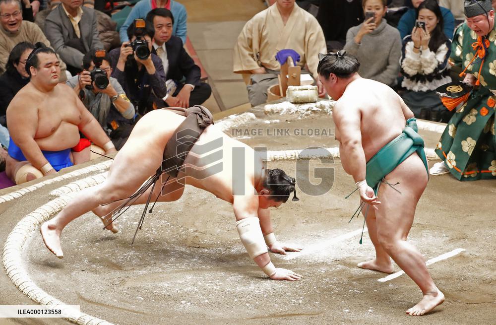 New Year Grand Sumo Tournament 4th day