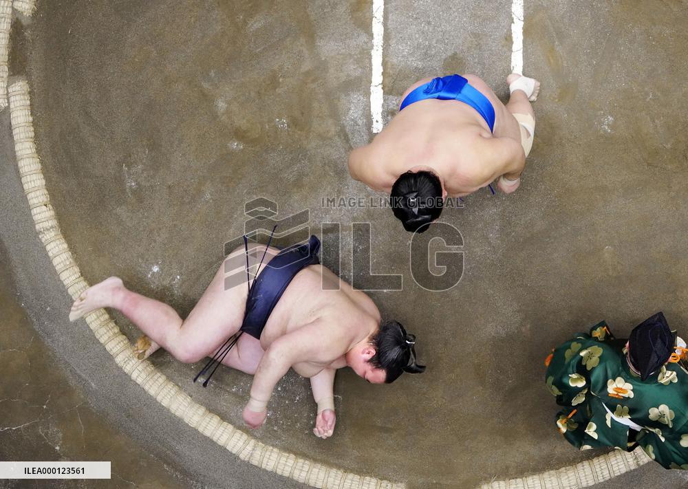 New Year Grand Sumo Tournament 4th day