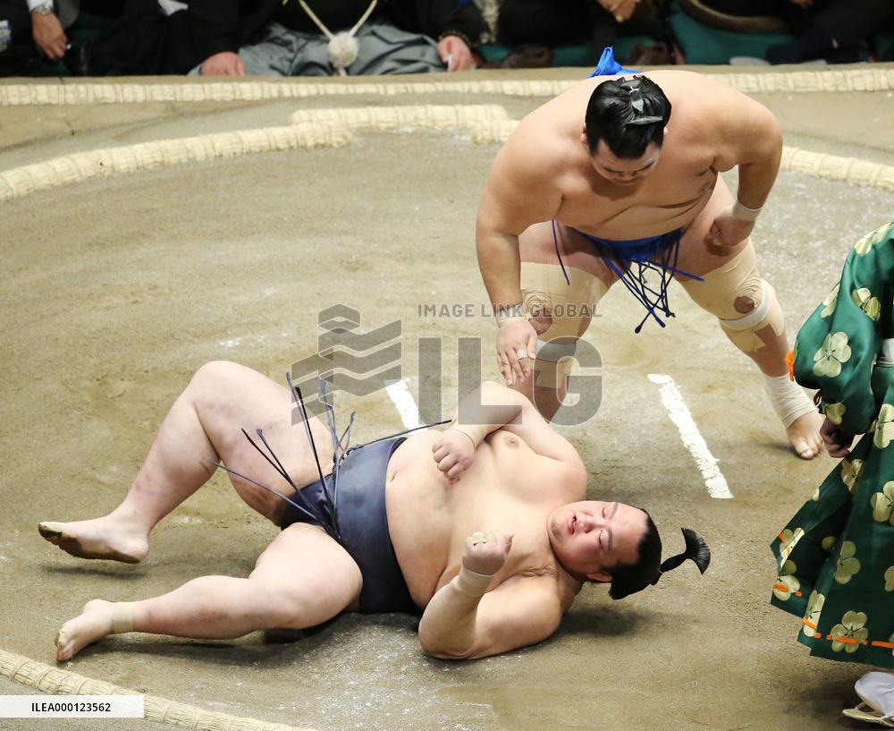 New Year Grand Sumo Tournament 4th day