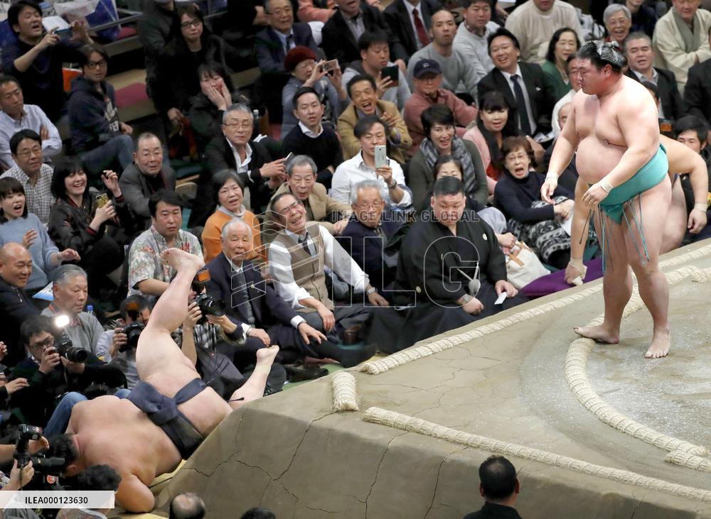 New Year Grand Sumo Tournament 5th day