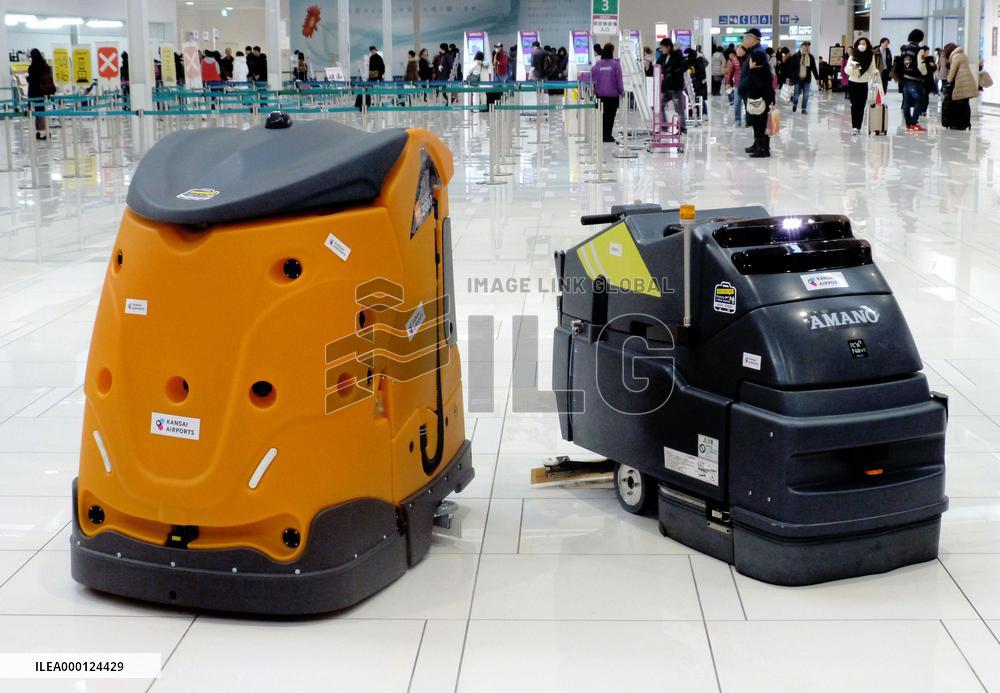 Robots at Kansai airport