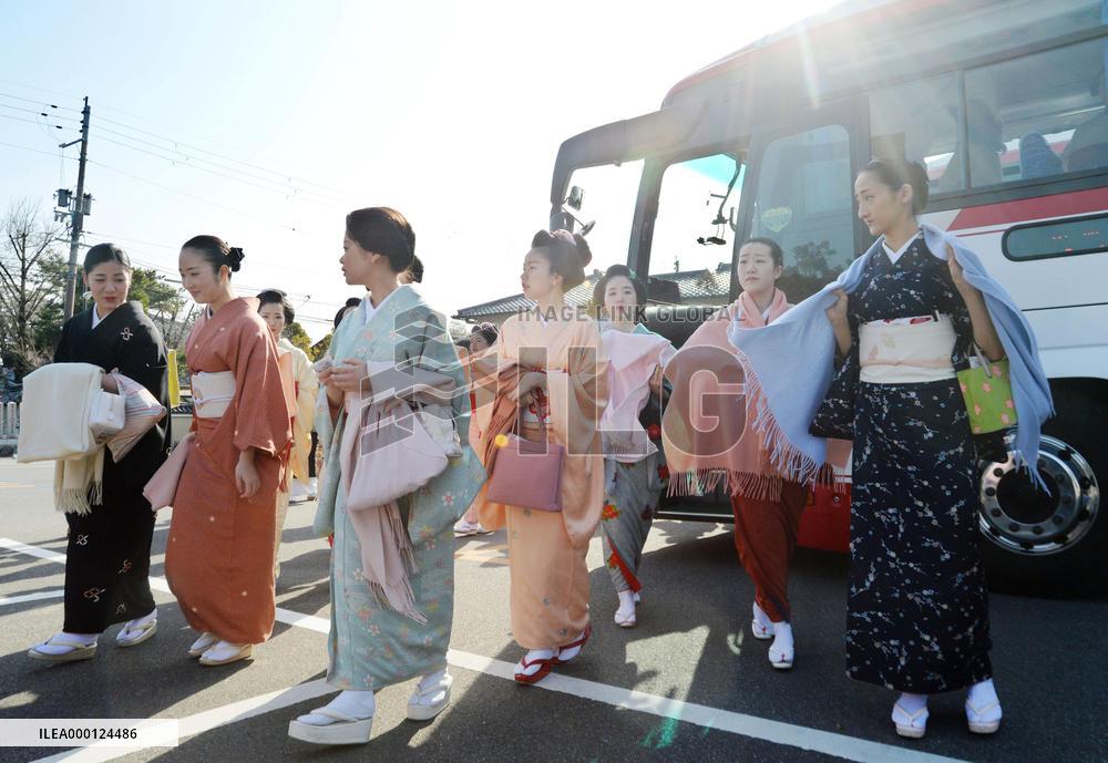 Maiko learn Kyoto history, culture via one-day session