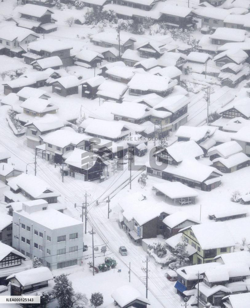 Heavy snow hits Sea of Japan coast