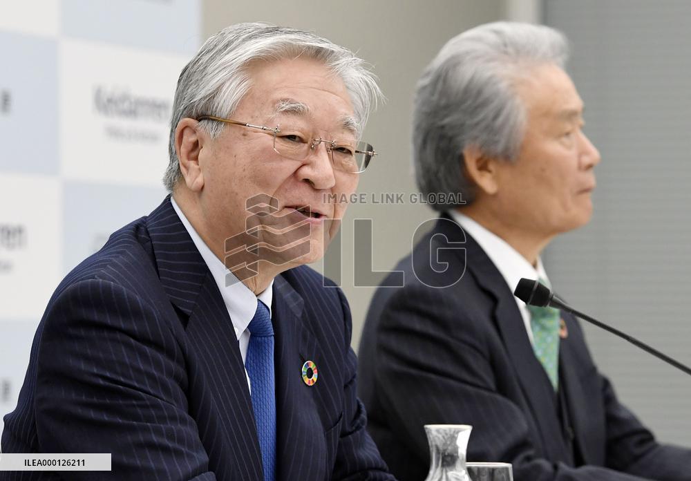 Current and incoming chairmen of Keidanren