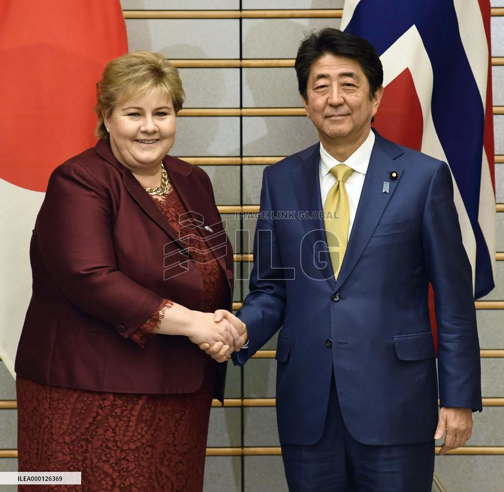 Meeting of Japanese and Norwegian prime ministers