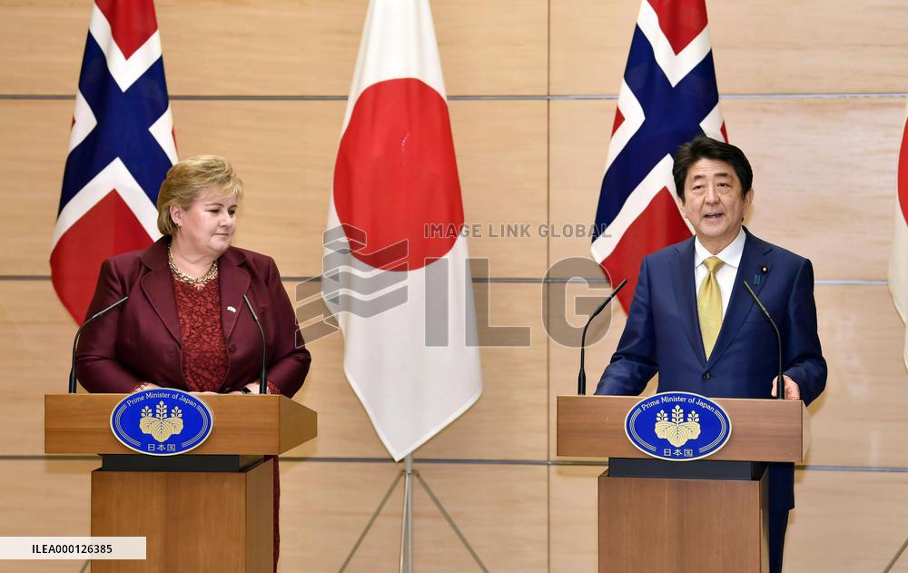 Meeting of Japanese and Norwegian prime ministers