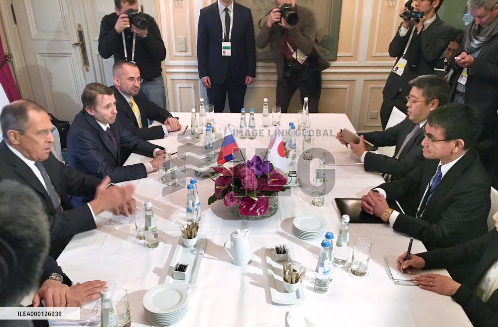 Foreign ministers of Japan and Russia