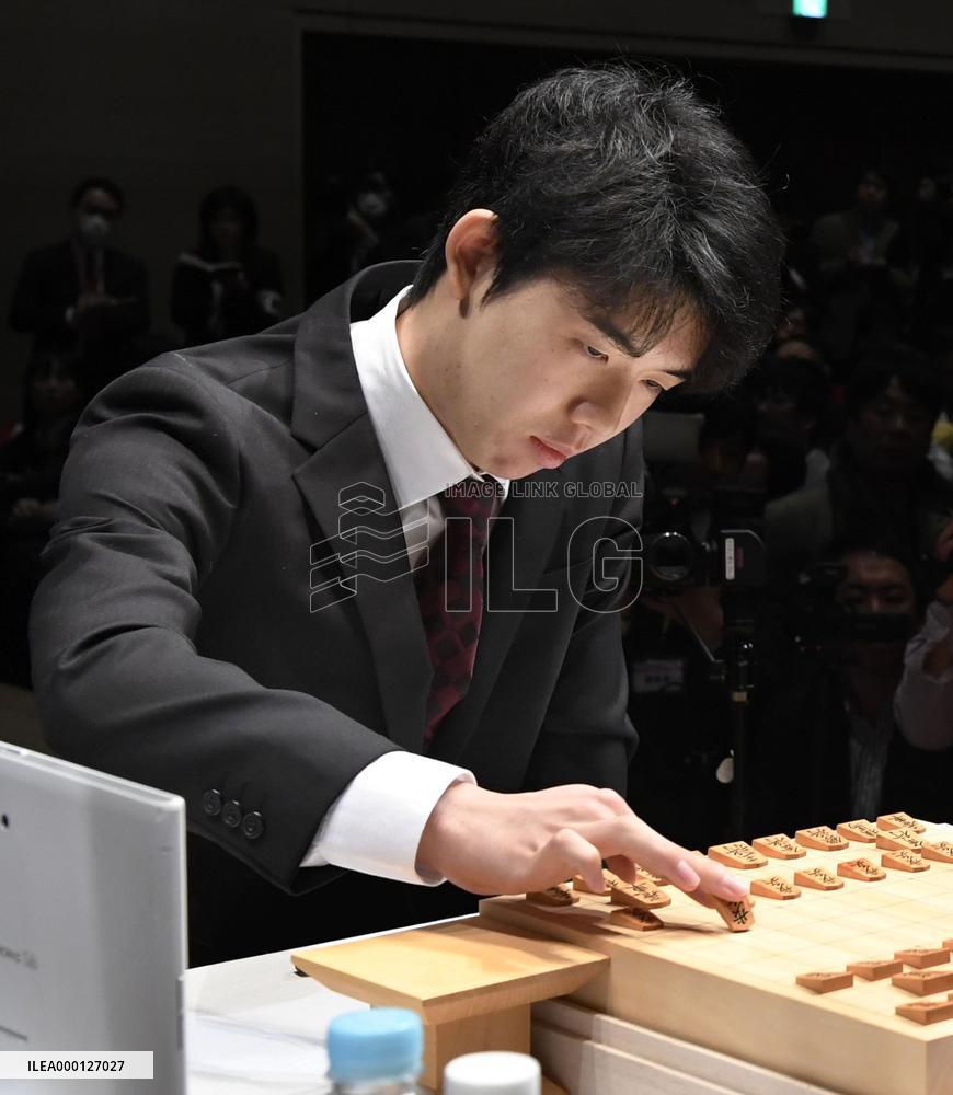 Shogi star Fujii beats Habu