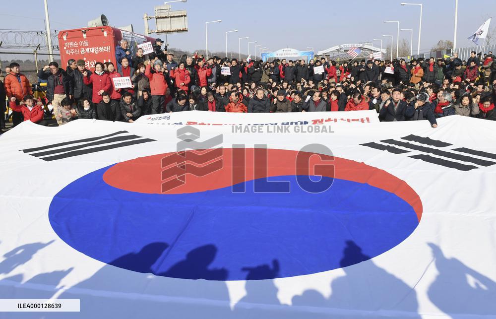 Protest against Kim Yong Chol's visit to S. Korea