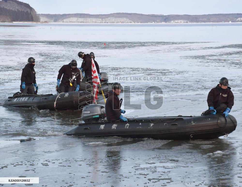 Oil slick on Aomori Pref. lake